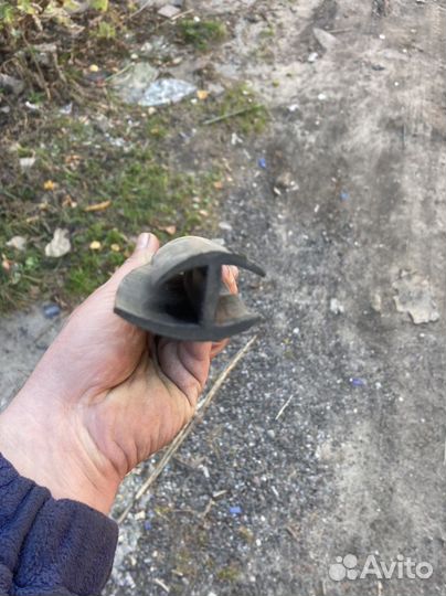 Уплатнитель дверь фургона 21мм