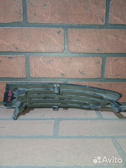 Заглушка бампера toyota corolla fielder NZE121G 1NZ-FE FR/RH