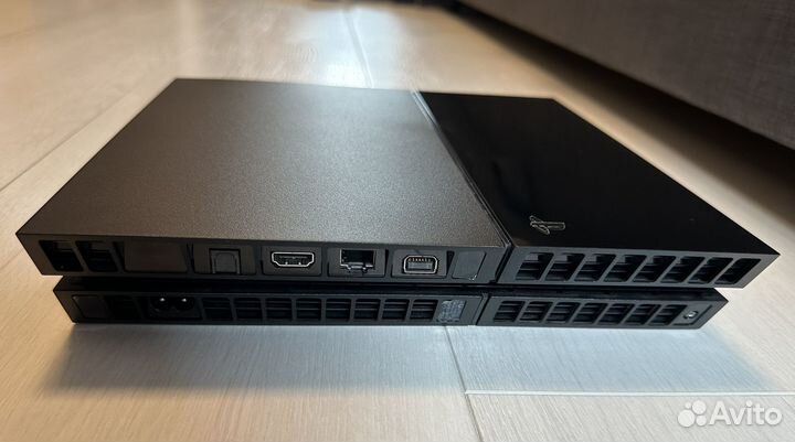 Sony PS4 fat 2tb+зу+2геймпада+4игры
