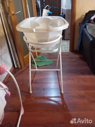 Ванночка для купания с подставкой