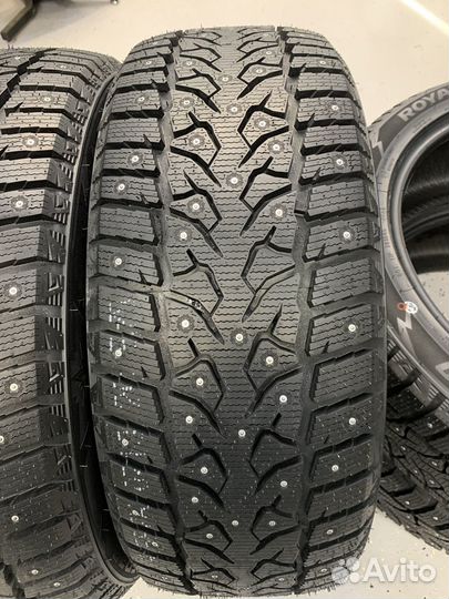 Royal Black Royal Stud II 235/55 R20 102T