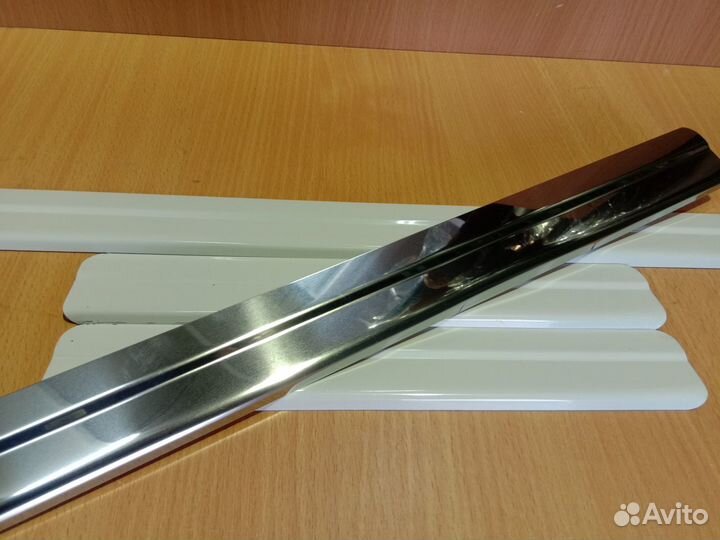 Накладки на пороги Nissan Pathfinder (нержавейка)