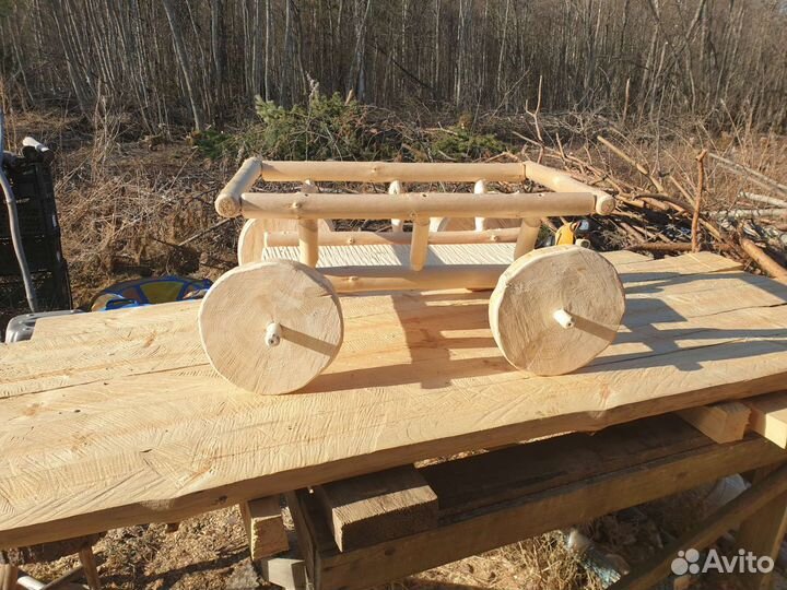 Интерьерная садовая тележка под цветы