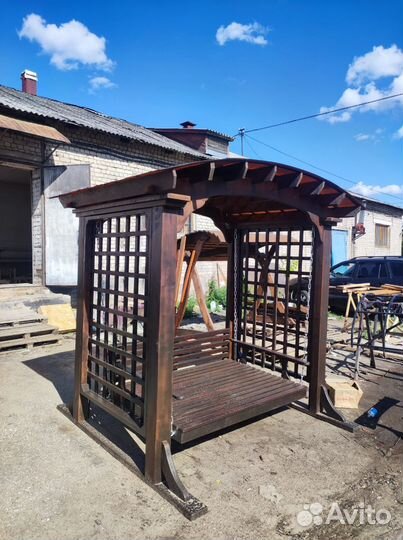 Пергола с качелью