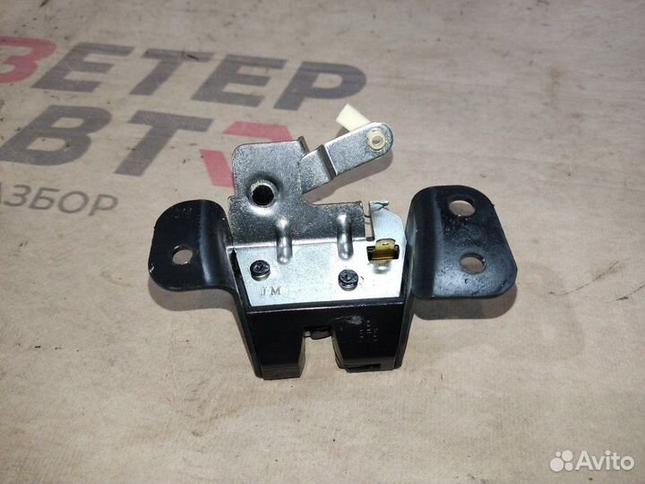 Замок стекла крышки багажника Hyundai Tucson