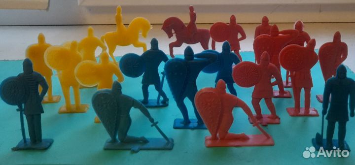 Солдатик пластмассовый