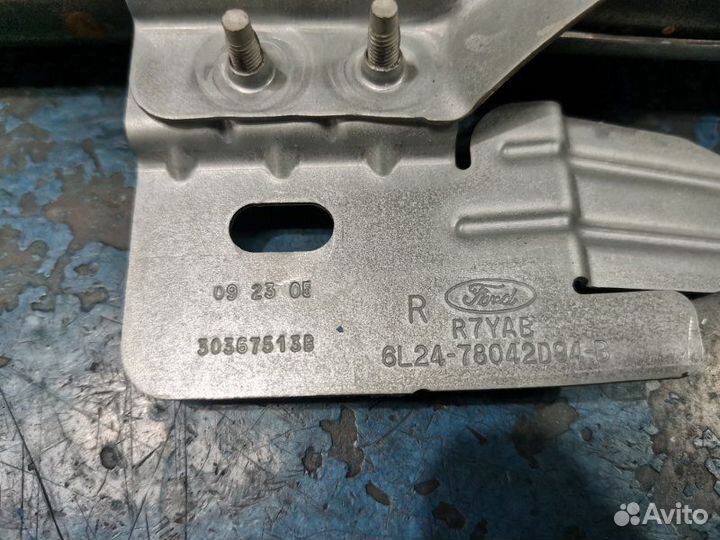 Патрон шторки правый Ford Explorer 4 U251