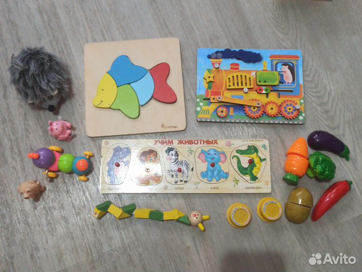 Развивающие игрушки для малышей пакетом