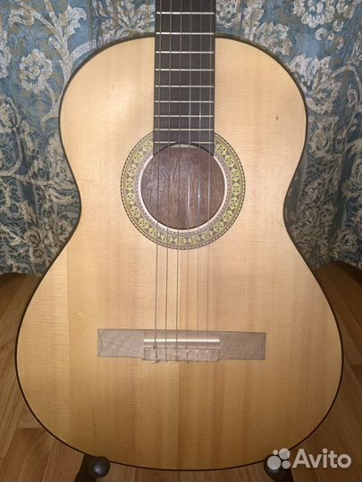 Классическая гитара ручной работы (размер 3/4)