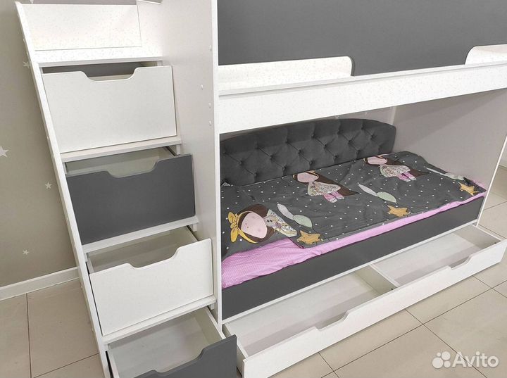 Кровать в наличии двухъярусная