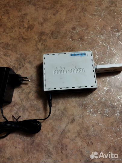 Wi-Fi Роутeр Mikrotik hAP (rb951ui-2nD)