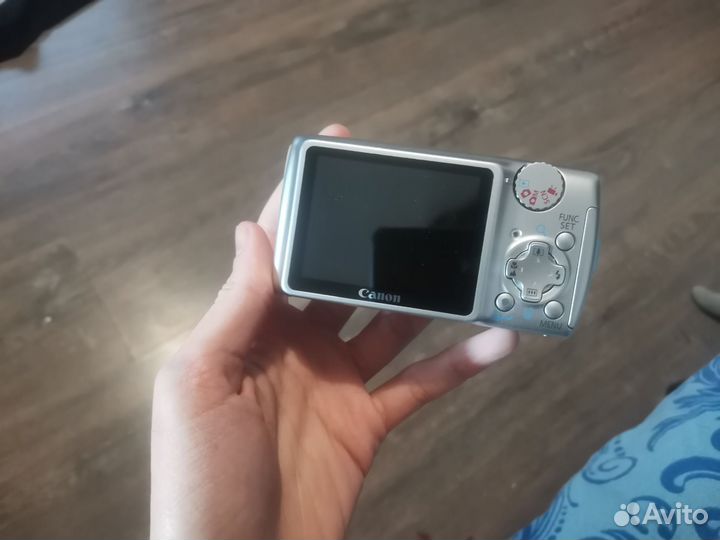 Продаю миленький фотоаппарат Canon