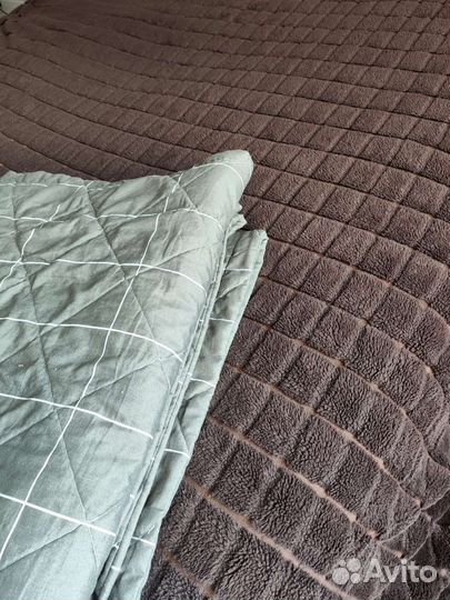 Пледы и покрывало бу