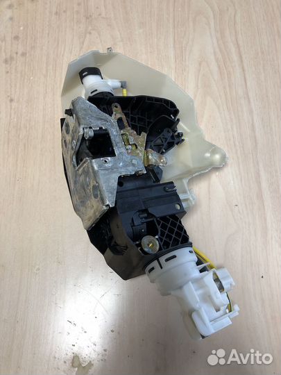 Замок двери задней левой Mercedes W220