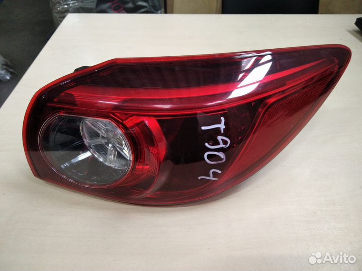 Фонарь внешний правый Мазда 3 BM хэтчбек