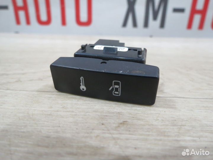 Кнопка центрального замка Volkswagen Touareg