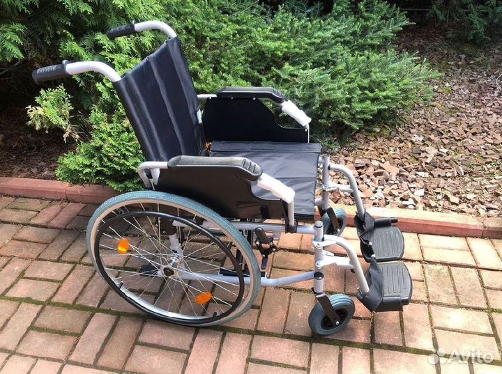 Кресло коляска для инвалидов прогулочная