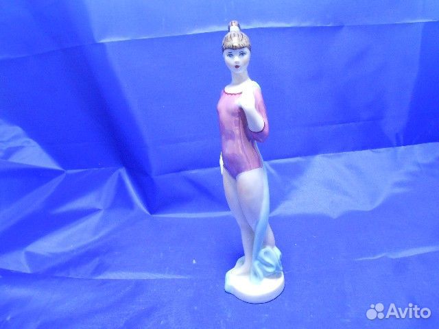 Статуэтка фарфор Гимнастка с лентой девушка