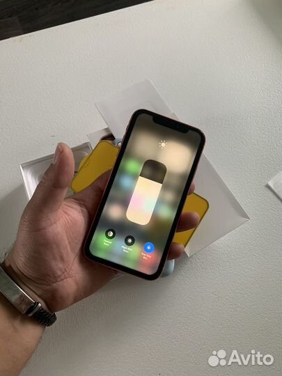 iPhone XR 128gb коралловый