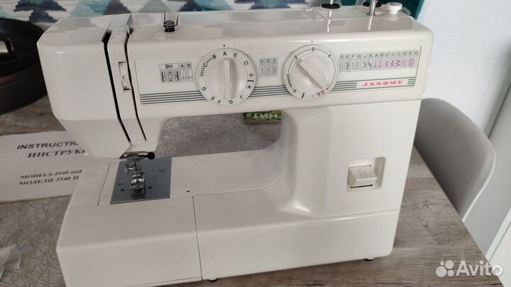 Швейная машинка Janome j540