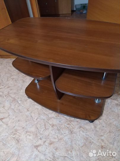 Журнальный столик на колесах бу