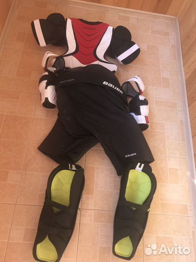 Хоккейная форма и отдельно щитки