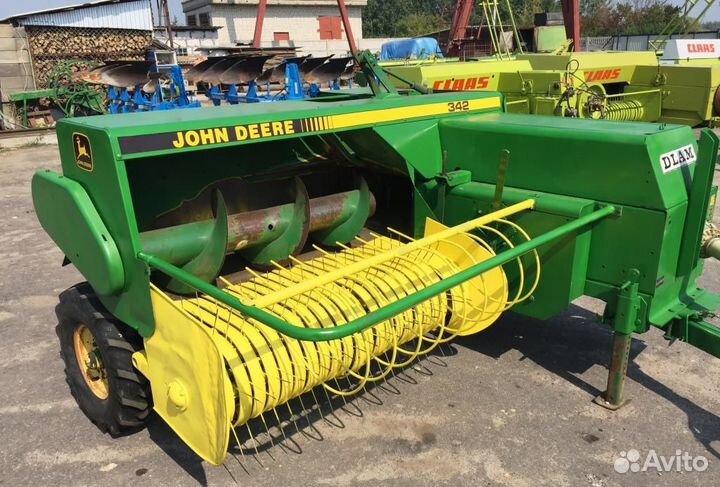 Пресс-подборщик John Deere 330, 2001