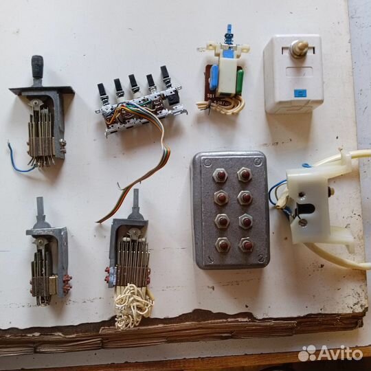 Включатели тумблеры (одним лотом 67 шт.)