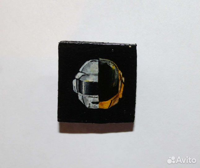 Деревянный значок Daft Punk