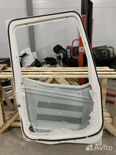 Дверь передняя левая Renault T 14142221