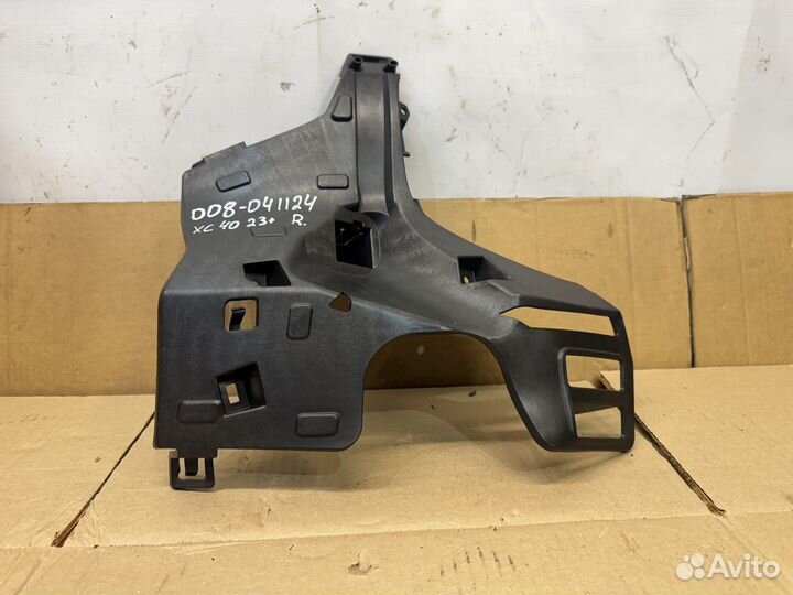 32136093 Кронштейн бампера переднего правый Volvo