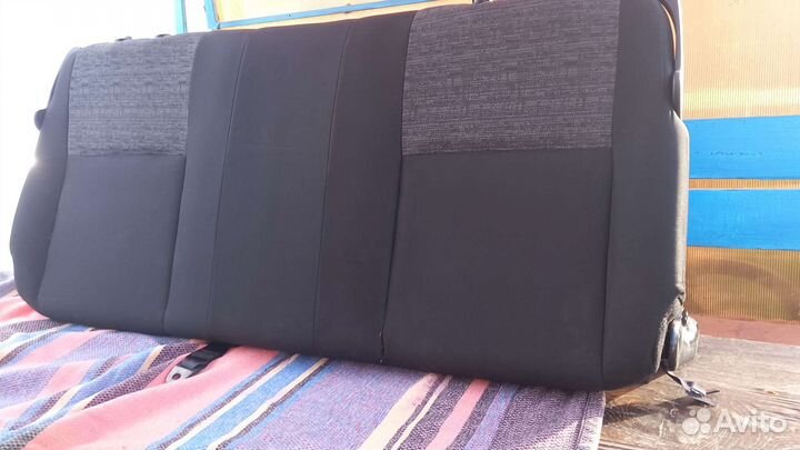 Спинка заднего сидения