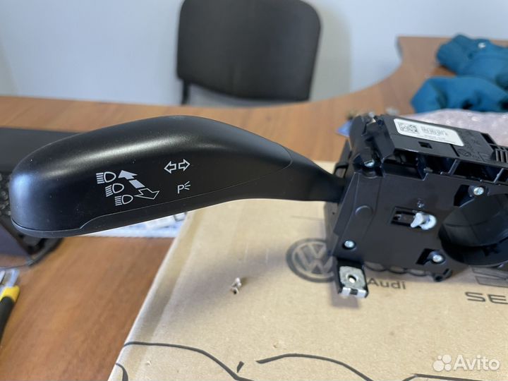 Переключатель подрулевой Volkswagen Polo
