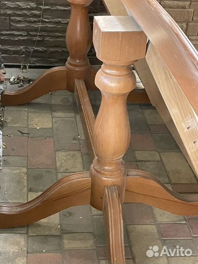 Деревянный стол