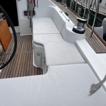 Парусная яхта Beneteau Oceanis 37