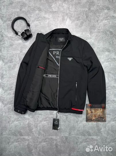 Лёгкая куртка Prada бомбер
