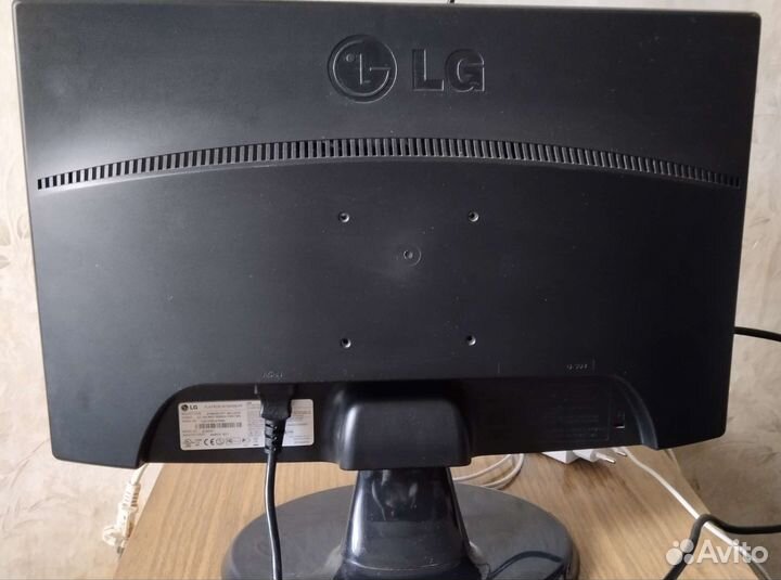 Монитор LG flatron W1943SS