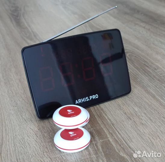 Кнпока вызова официанта и табло отображения вызова