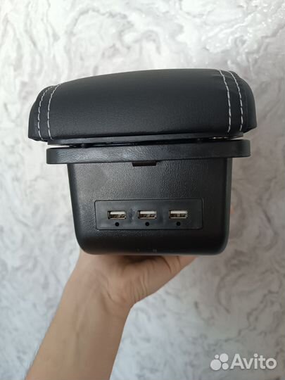 Подлокотник mazda demio