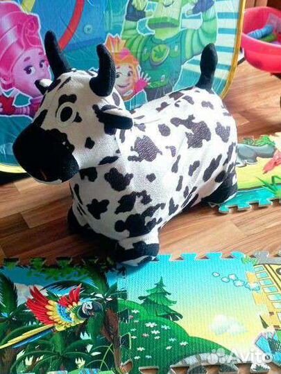 Детская резиновая корова прыгун