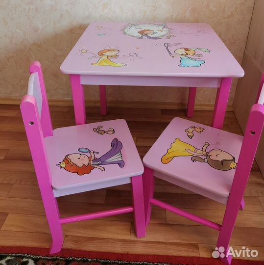 Детский стол и 2 стула в отличном состоянии