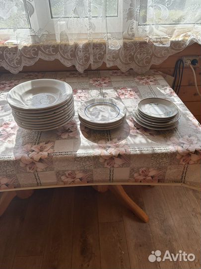 Тарелки разные в количестве 20 штук