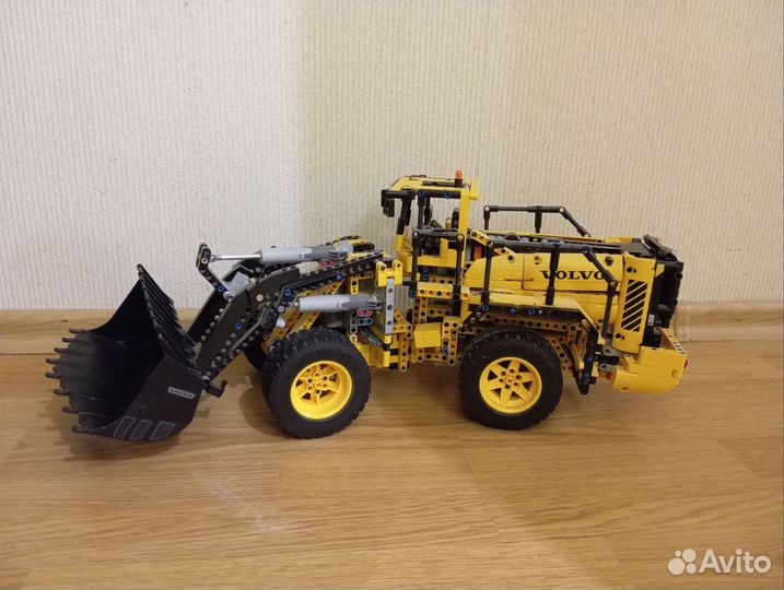 Автопогрузчик Volvo L350 Lego Technic 42030