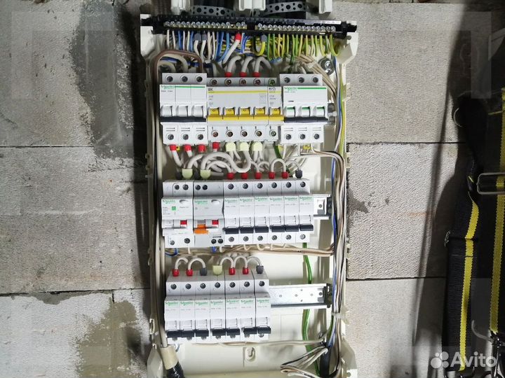 Электрик. Установка и подключение автомата в щитке