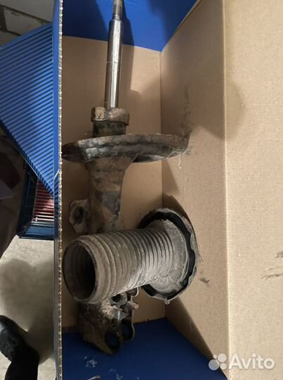 Стойки на toyota camry 40