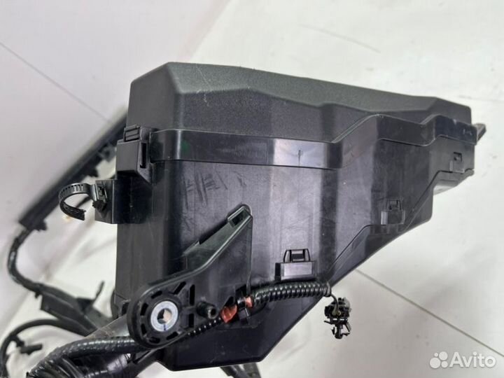 Корпус блока предохранителей передний левый Toyota