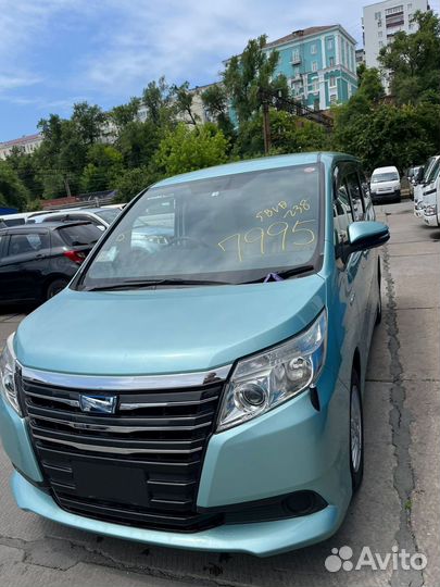 Toyota Noah, 2014
