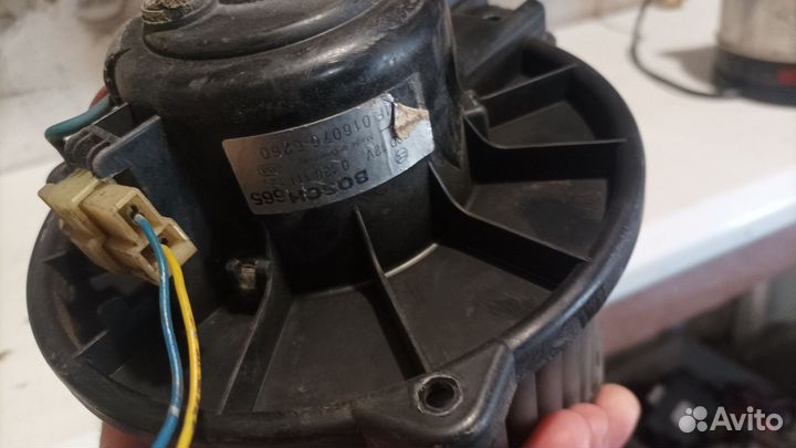 Мотор печки Mitsubishi Carisma 1.6 4G92