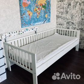 Детская кровать IKEA с матрасом + бортик
