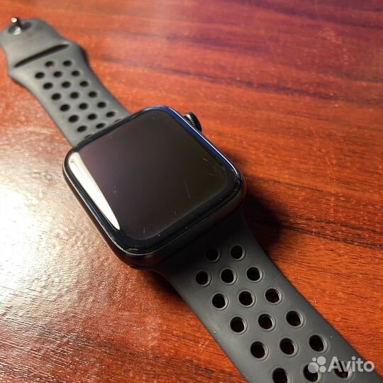 Часы Apple Watch SE 44 (2-го поколения) оригинал